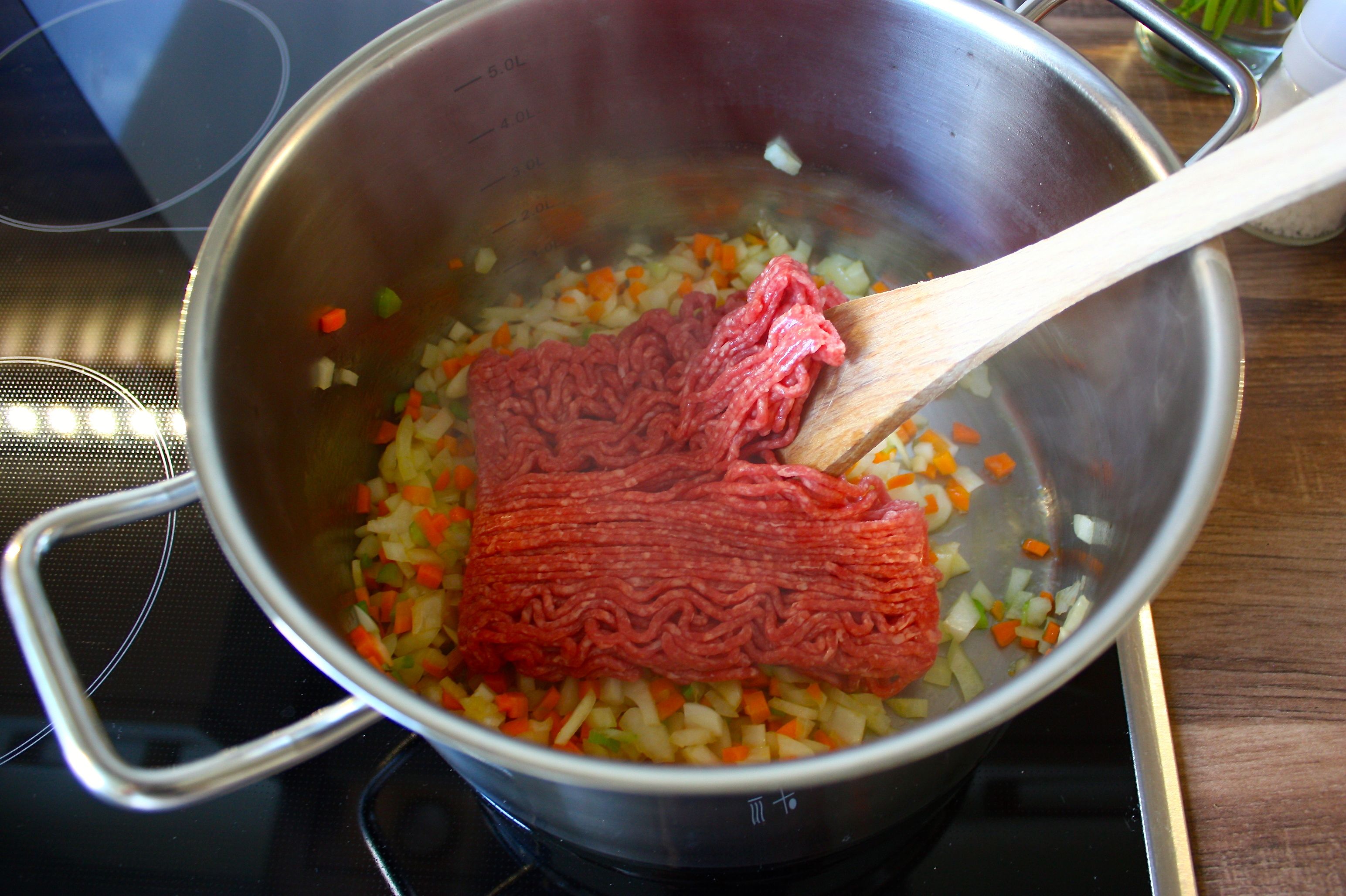 Rinderhackfleisch für Spaghetti Bolognese